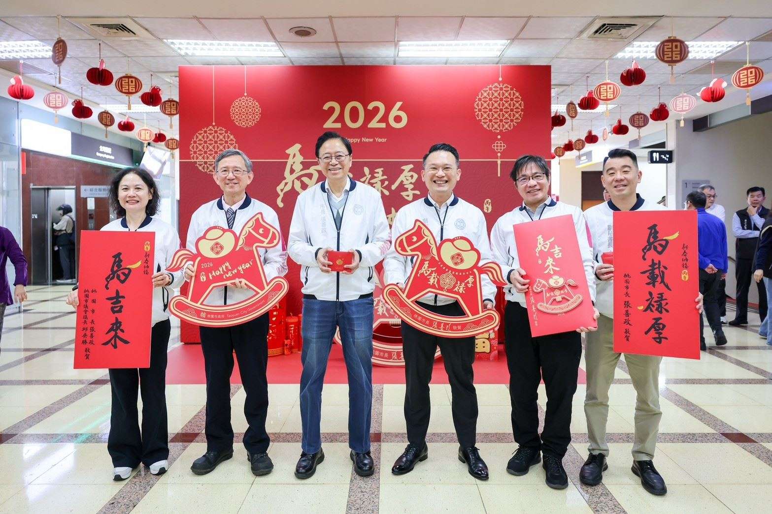 春節前最後上班日!張善政率團拜早年 勉勵同仁持續守護桃園