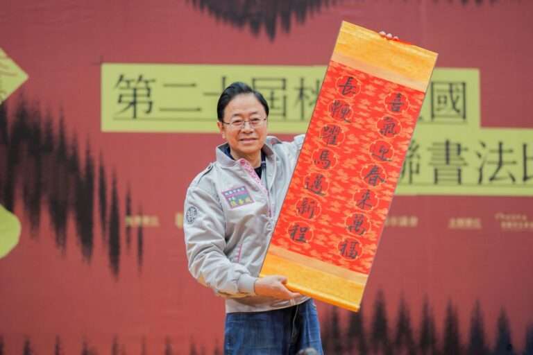 張善政出席桃園全國春聯書法大賽 1263件作品角逐「赤馬舞墨」榮譽