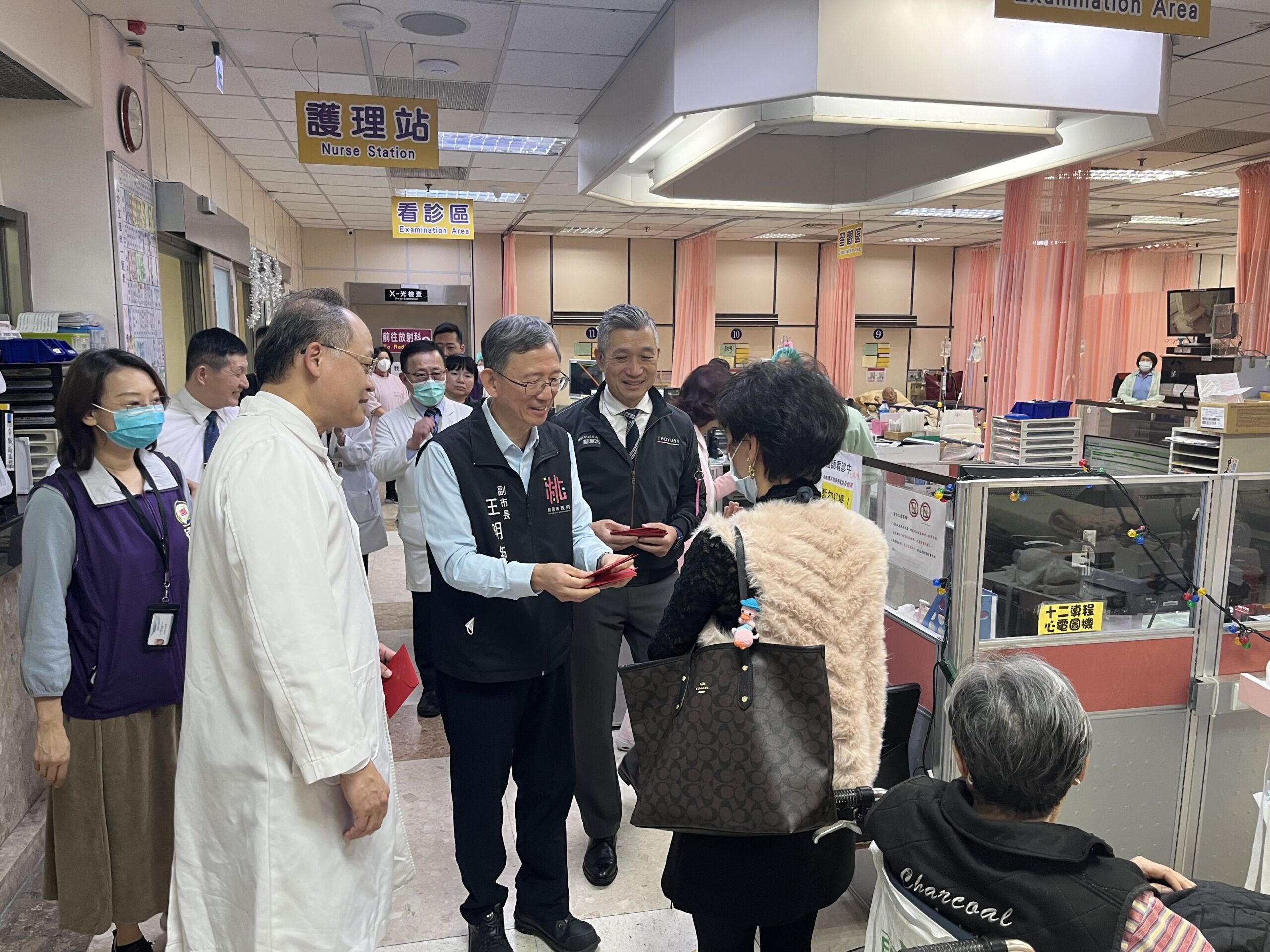 王明鉅慰問北榮桃園分院 拋醫護留任新政:力保急重症人才不流失