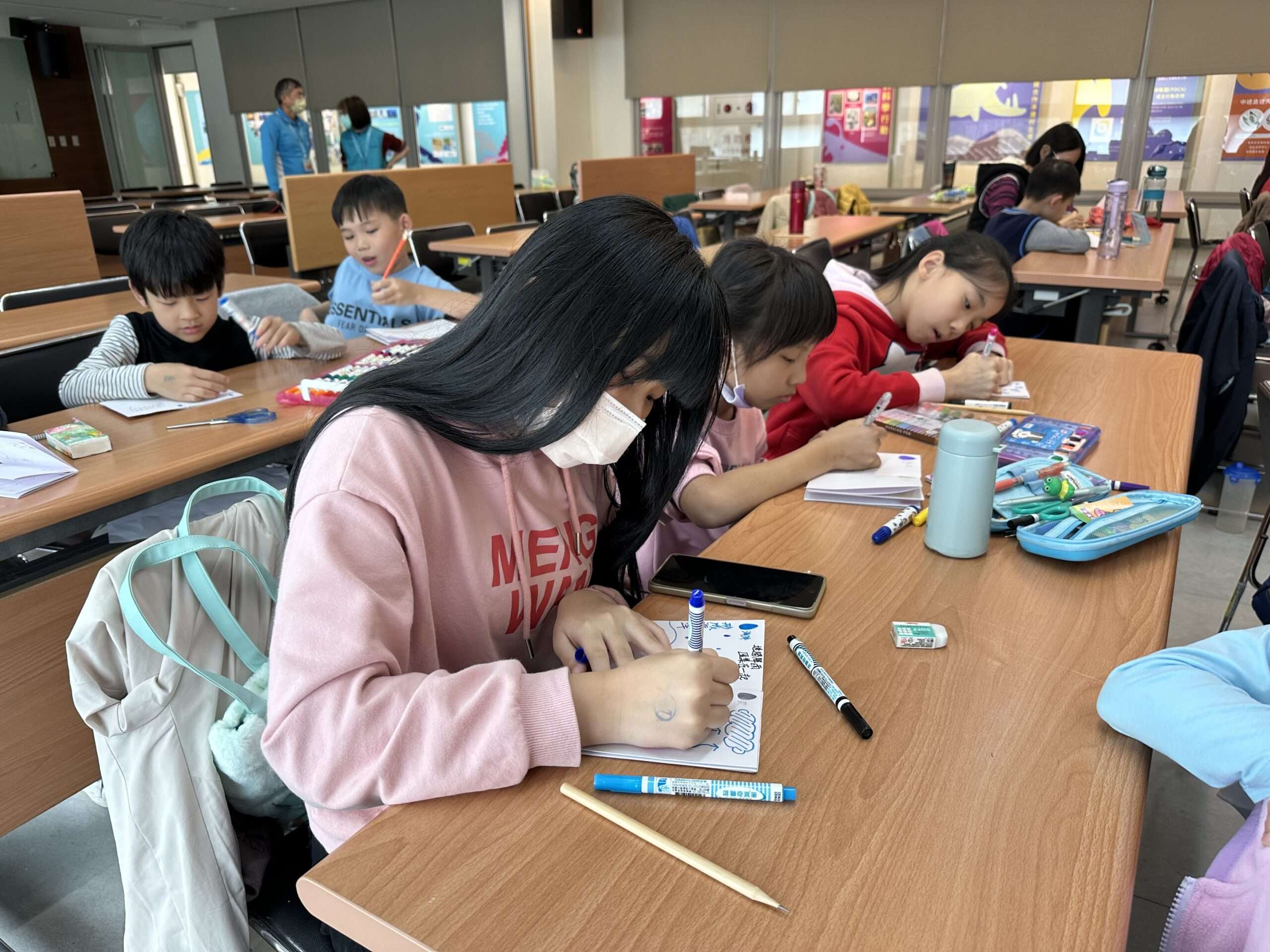 海科館積極鼓勵「親子共學」，在自然場域中共享學習時光 scaled