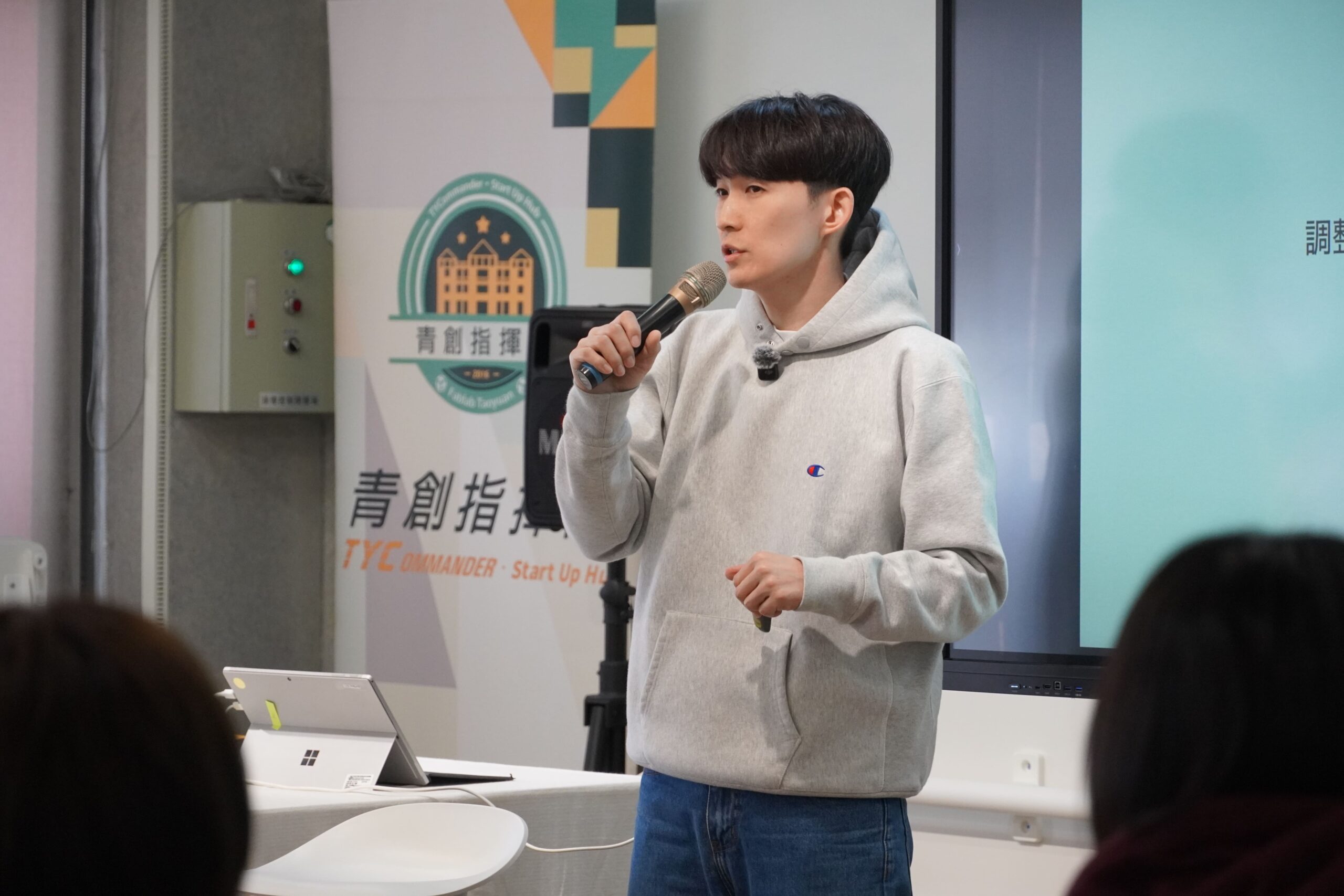 羅浮集團創始人兼執行長 羅伊 0 0 scaled