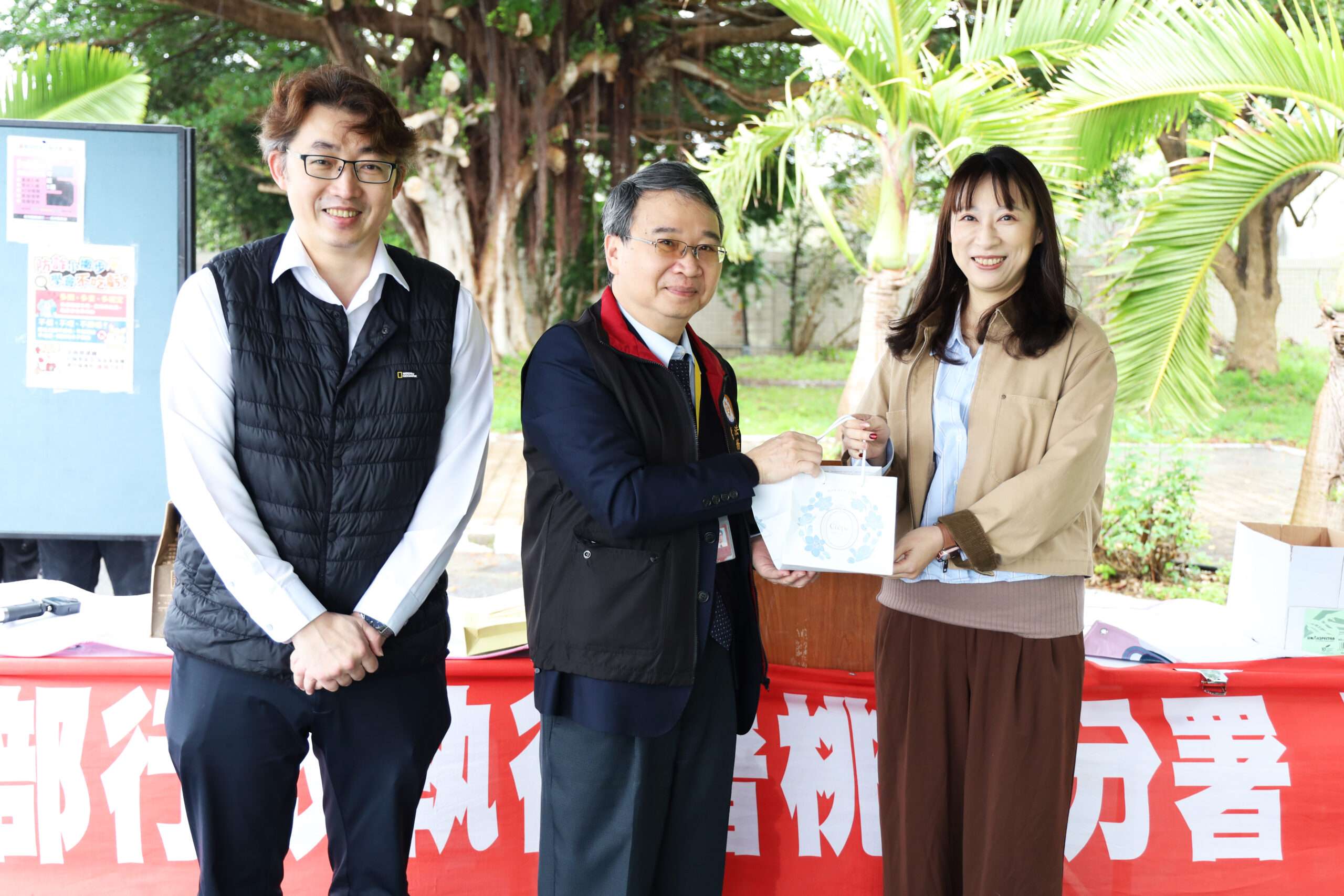 01 丁分署長、陳庭長及廖主任檢察官合影 scaled