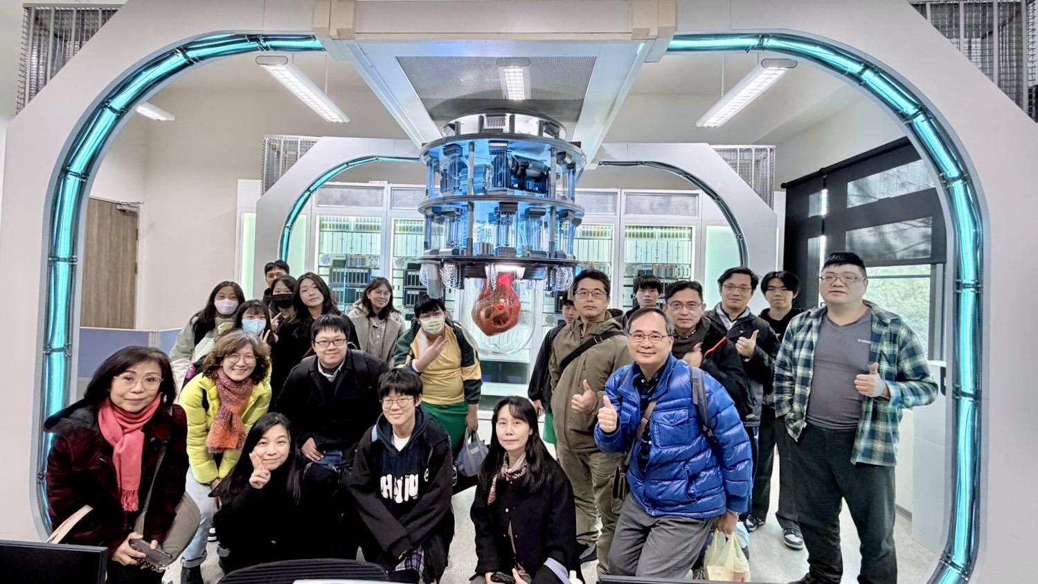 04 中原大學持續深耕量子科技教育，吸引各界到校參訪交流。 0