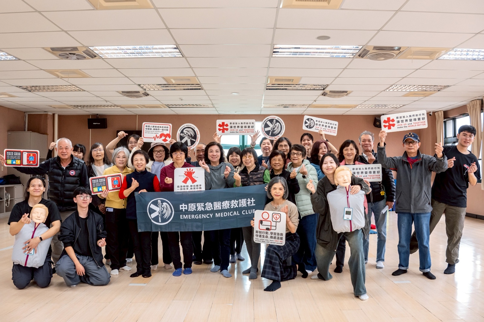 07 中原大學緊急醫療救護社將急救教育帶入校外與社區，服務樂齡族群及社區民眾，擴大 0