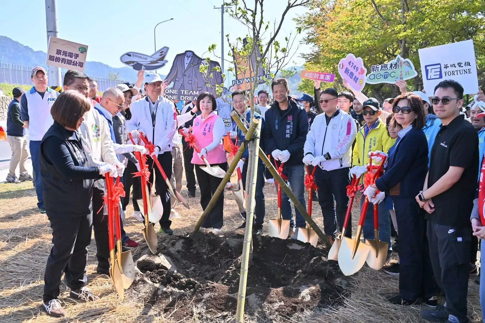 桃園採購2000套國產材課桌椅 落實節能減碳 1024368 0