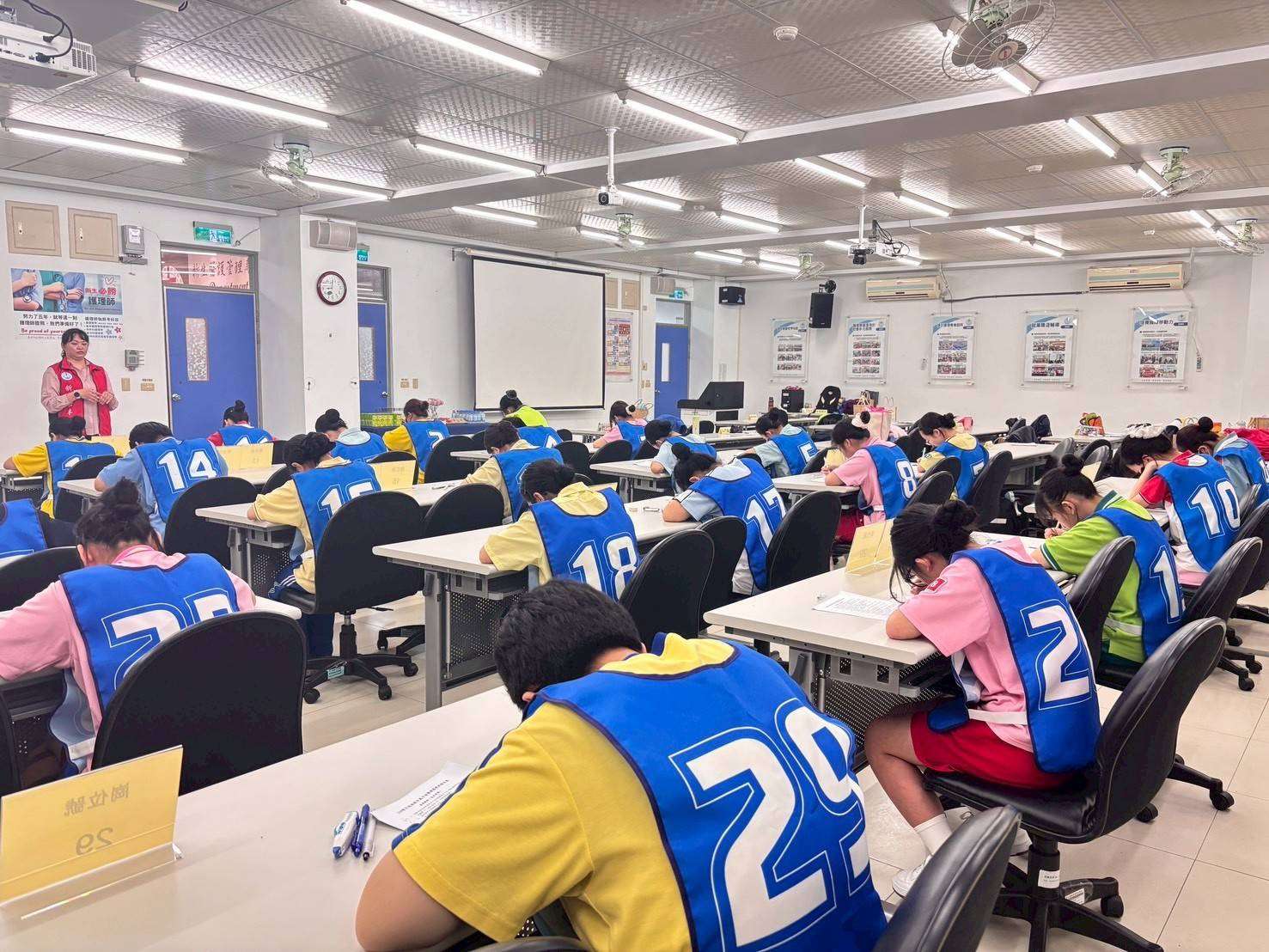 新生醫專國中醫護技藝競賽登場 吸13校好手實作探索職涯 新生醫專國中醫護技藝競賽登場 吸13校好手實作探索職涯