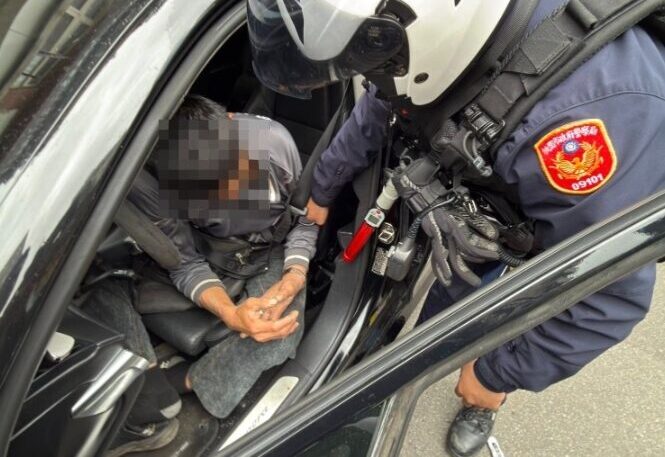 男毒駕開車不穩露餡！龜山警唾液快篩一測下場慘了