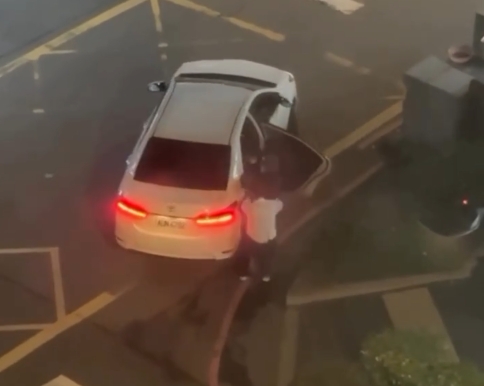 與男方感情、金錢算不清 中壢女街頭變身「球棒隊」理論 1774838196858