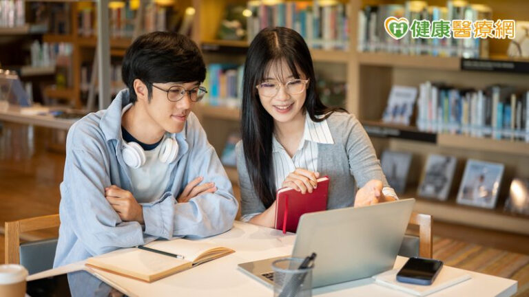 「行政之夜」正夯！好友聚會卻在處理生活瑣事？心理師解析：拖延症救星