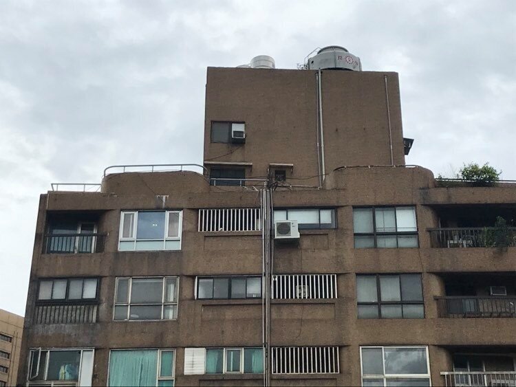 「漏水又冬冷夏熱」寧買次頂樓也不選頂樓?房仲解析:它價格仍最高 「漏水又冬冷夏熱」寧買次頂樓也不選頂樓?房仲解析:它價格仍最高