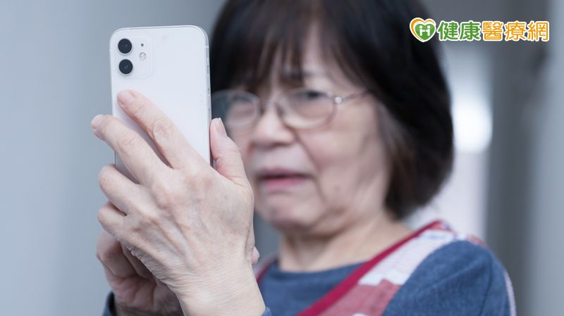 「名醫推薦」小心是假影片詐騙!醫提醒:看到「3關鍵字」注意 「名醫推薦」小心是假影片詐騙!醫提醒:看到「3關鍵字」注意