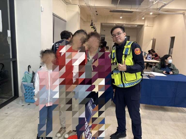 桃園燈會大批人潮賞燈兒童易走散 警籲家長先做這件事