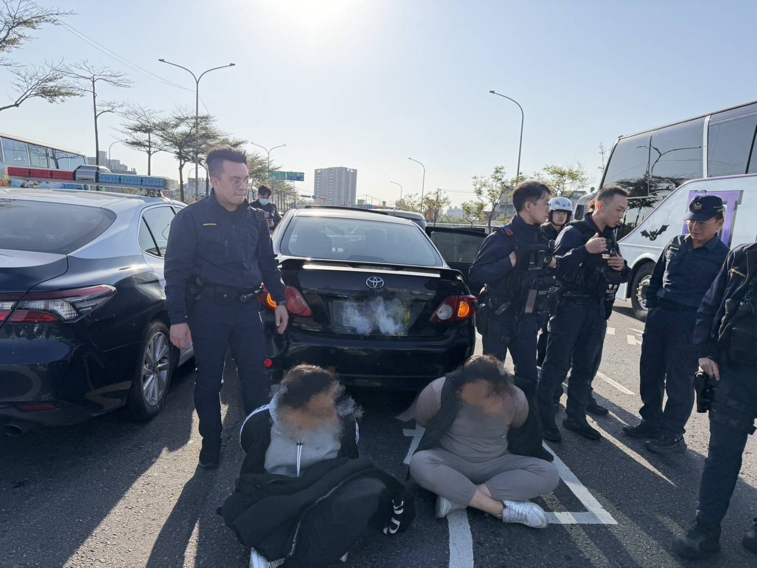桃園警開槍了!毒駕掛假車牌拒檢逆向狂逃 一路衝撞多車 桃園警開槍了!毒駕掛假車牌拒檢逆向狂逃 一路衝撞多車
