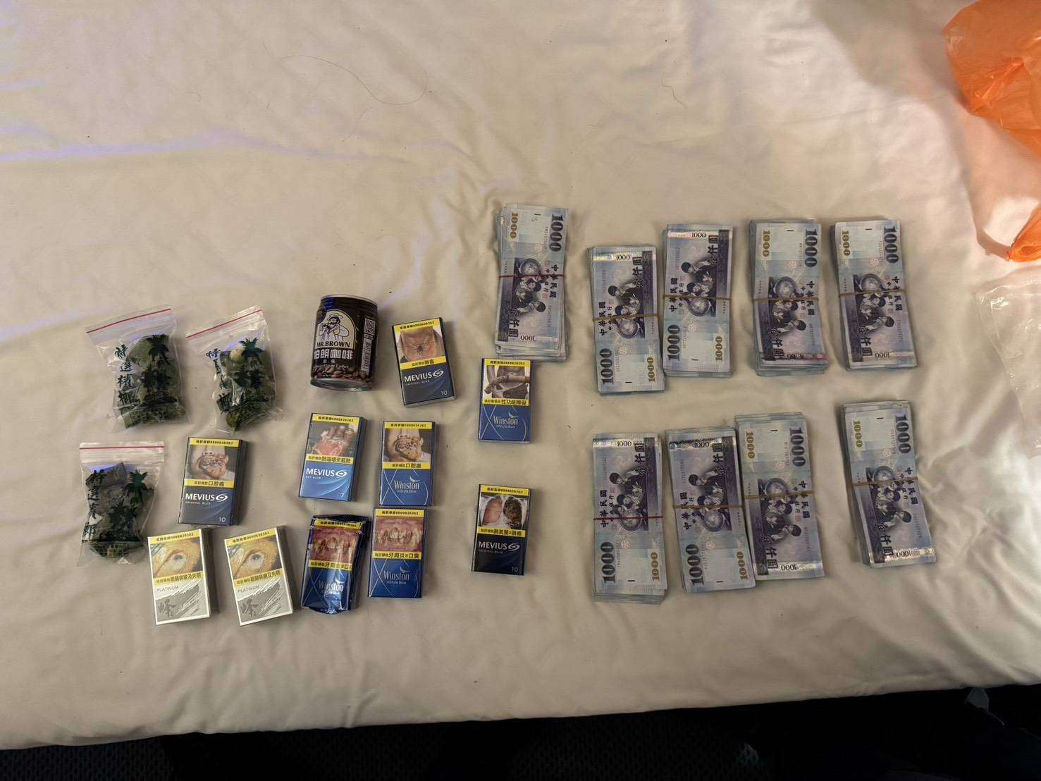 桃園男洗劫40萬騎YouBike逃 警旅館逮人驚見贓款「變多了」 桃園男洗劫40萬騎YouBike逃 警旅館逮人驚見贓款「變多了」