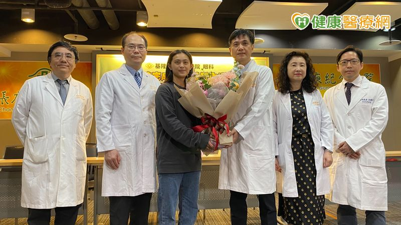 2旬女看不清竟是「角膜變形」!醫:圓錐角膜恐釀失明 高風險群「勿揉眼」 2旬女看不清竟是「角膜變形」!醫:圓錐角膜恐釀失明 高風險群「勿揉眼」