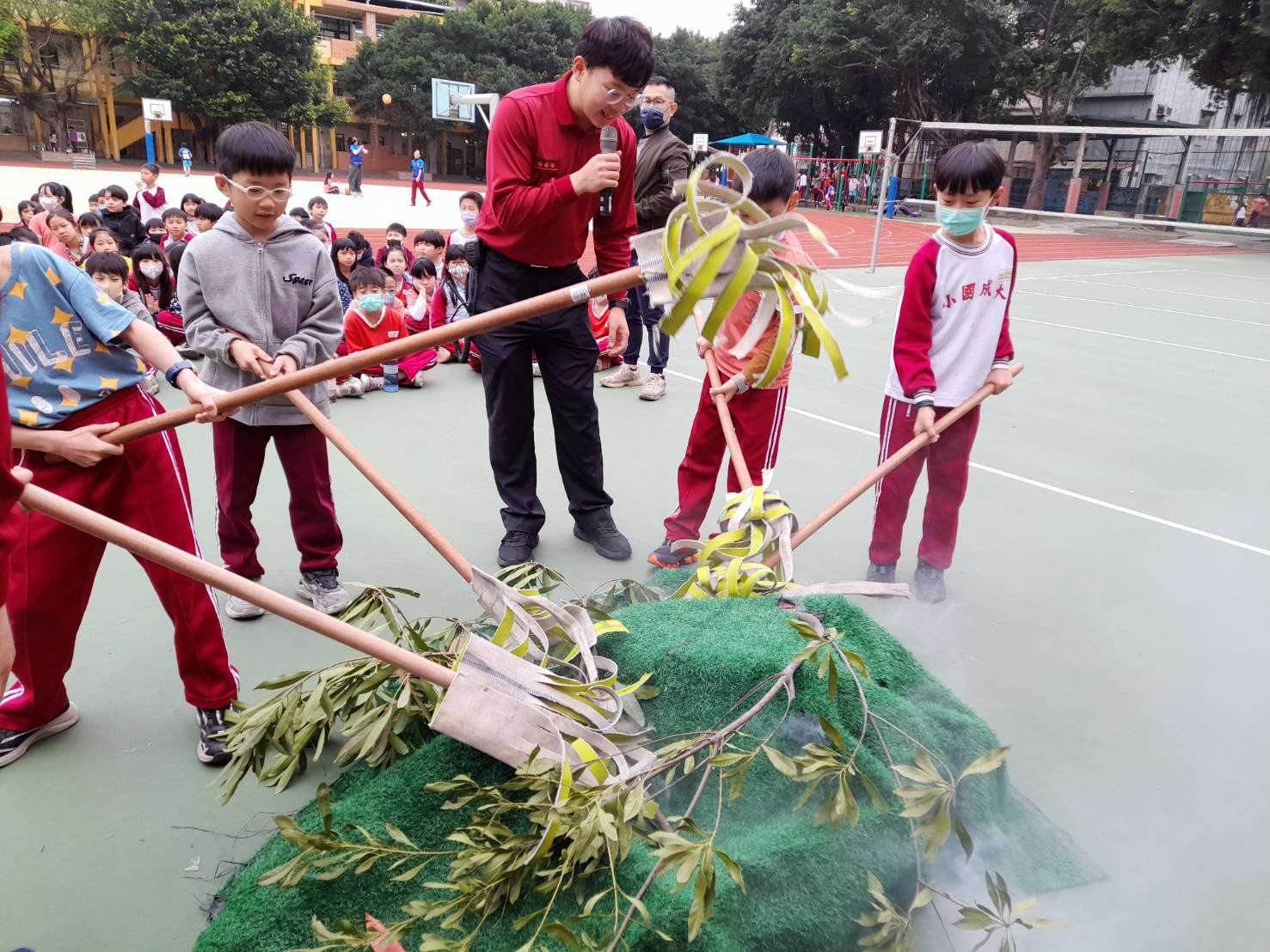桃消大湳分隊清明前夕防災宣導 扎根學童掃墓防火觀念 桃消大湳分隊清明前夕防災宣導 扎根學童掃墓防火觀念