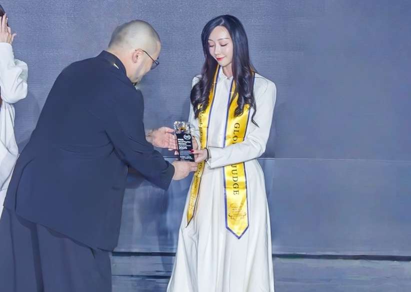 2圖說：Fifi站上國際舞台，以專業技術獲得國際肯定。（圖／FKB美學） 0