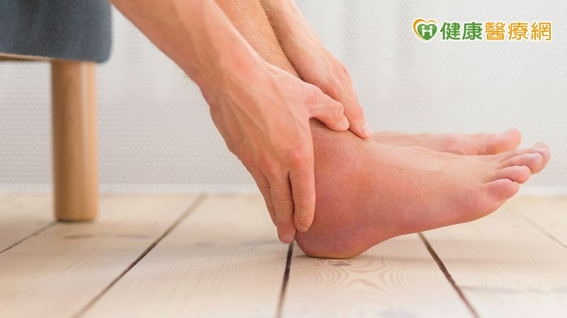 春暖蛇出沒!男在家中慘遭蛇咬 醫示警2大NG處理行為 春暖蛇出沒!男在家中慘遭蛇咬 醫示警2大NG處理行為