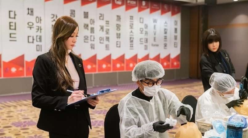 3圖說：Fifi受邀參與國際美學相關賽事與評審活動，累積跨國專業經驗。（圖／FKB美學） 0