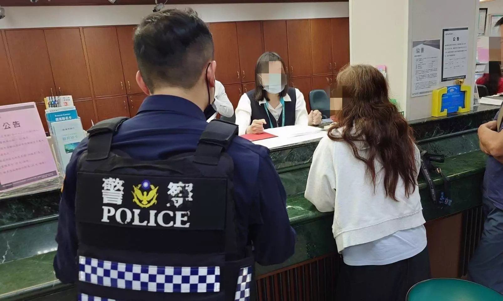 同情心被利用!大園婦誤信「假小農」網購陷阱 警銀聯手保住60萬積蓄 同情心被利用!大園婦誤信「假小農」網購陷阱 警銀聯手保住60萬積蓄