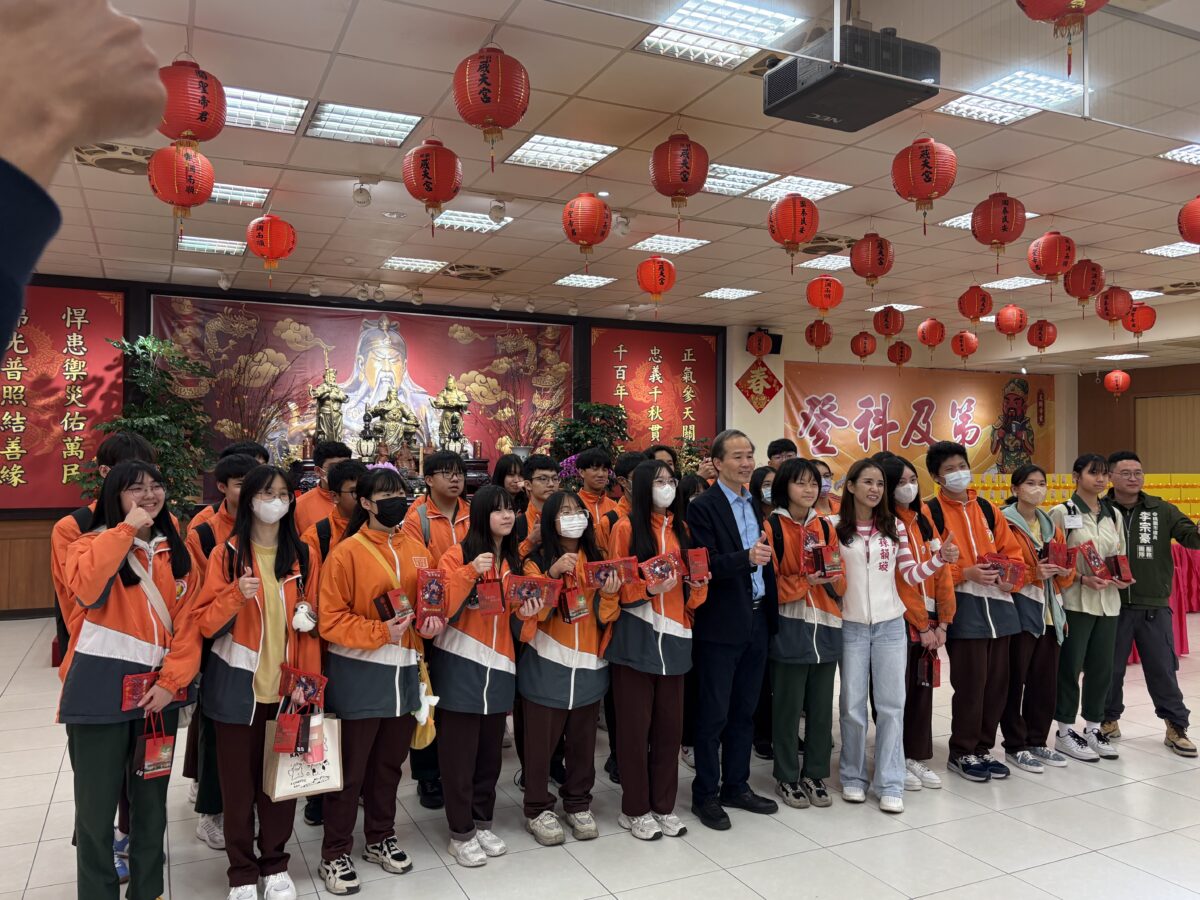 文昌帝君今聖誕!考生桃園威天宮祈福 走「勝利橋」求金榜題名 4545 2 1