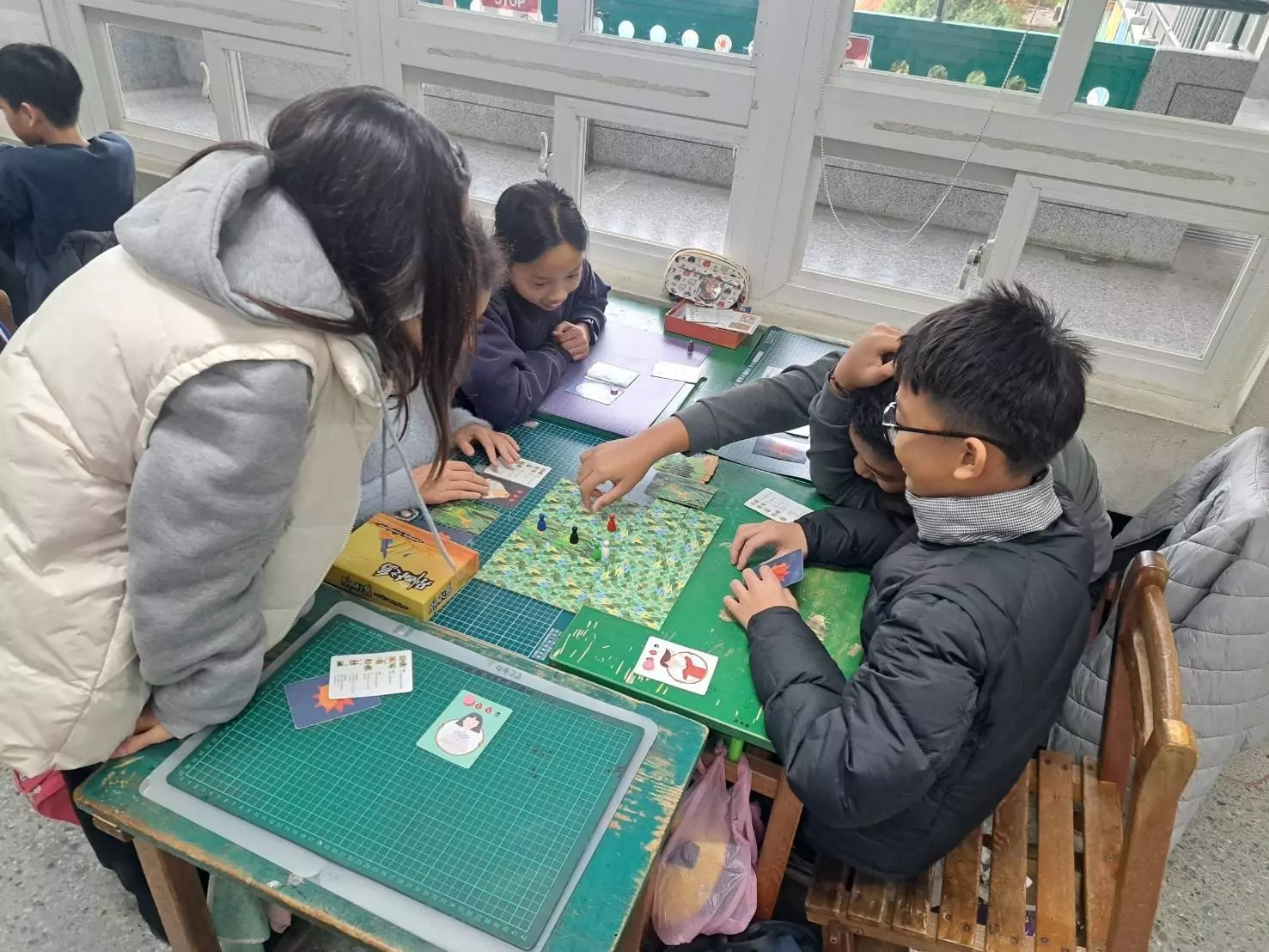 楊梅國小邀律師入校深化法治素養 情境式桌遊考驗學子思辨能力 楊梅國小邀律師入校深化法治素養 情境式桌遊考驗學子思辨能力