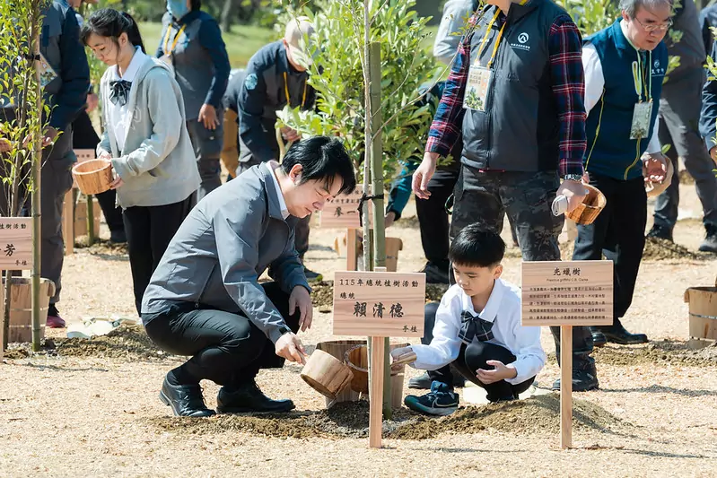 賴清德桃園參加植樹節活動 邀國人一起種下對未來的責任 賴清德桃園參加植樹節活動 邀國人一起種下對未來的責任