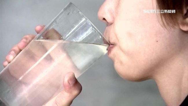 喝水1舉動超傷身!9萬微塑膠顆粒進入體內恐致癌