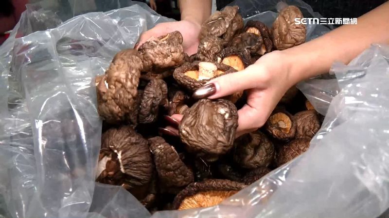 食物發霉切掉還能吃?營養師:恐增罹患肝癌風險 食物發霉切掉還能吃?營養師:恐增罹患肝癌風險