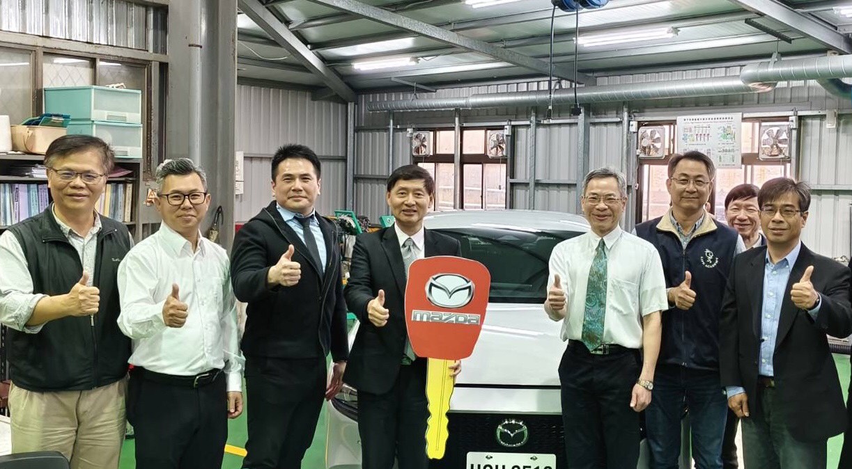 台灣馬自達捐贈新車予健行科大 產學合作深化車輛人才培訓 台灣馬自達捐贈新車予健行科大 產學合作深化車輛人才培訓