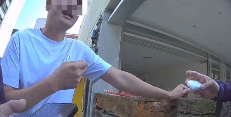 AirPods流浪中壢街頭！警方45分鐘「聽音辨位」尋回