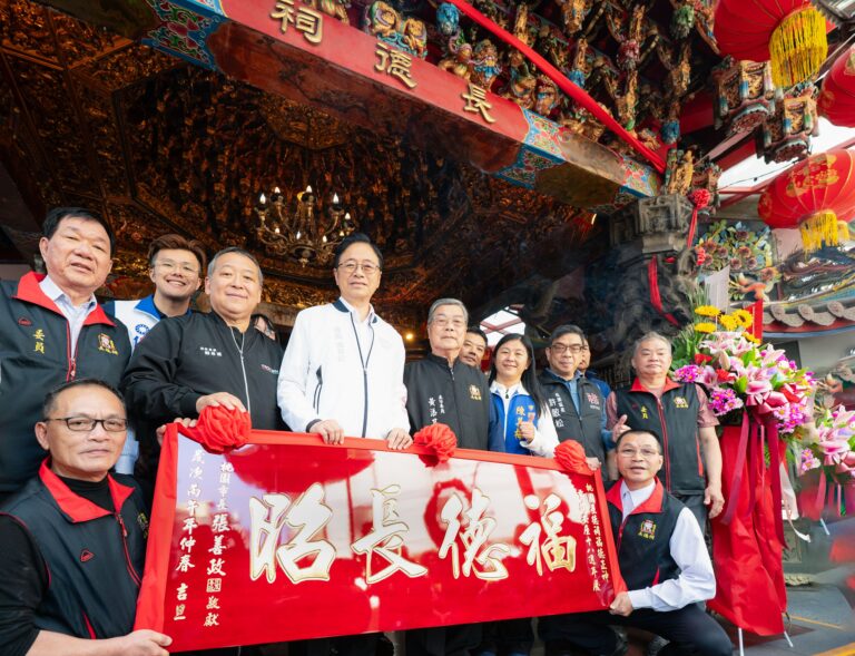 桃園長德祠慶祝土地公聖誕 張善政親贈匾額感謝廟方守護市民