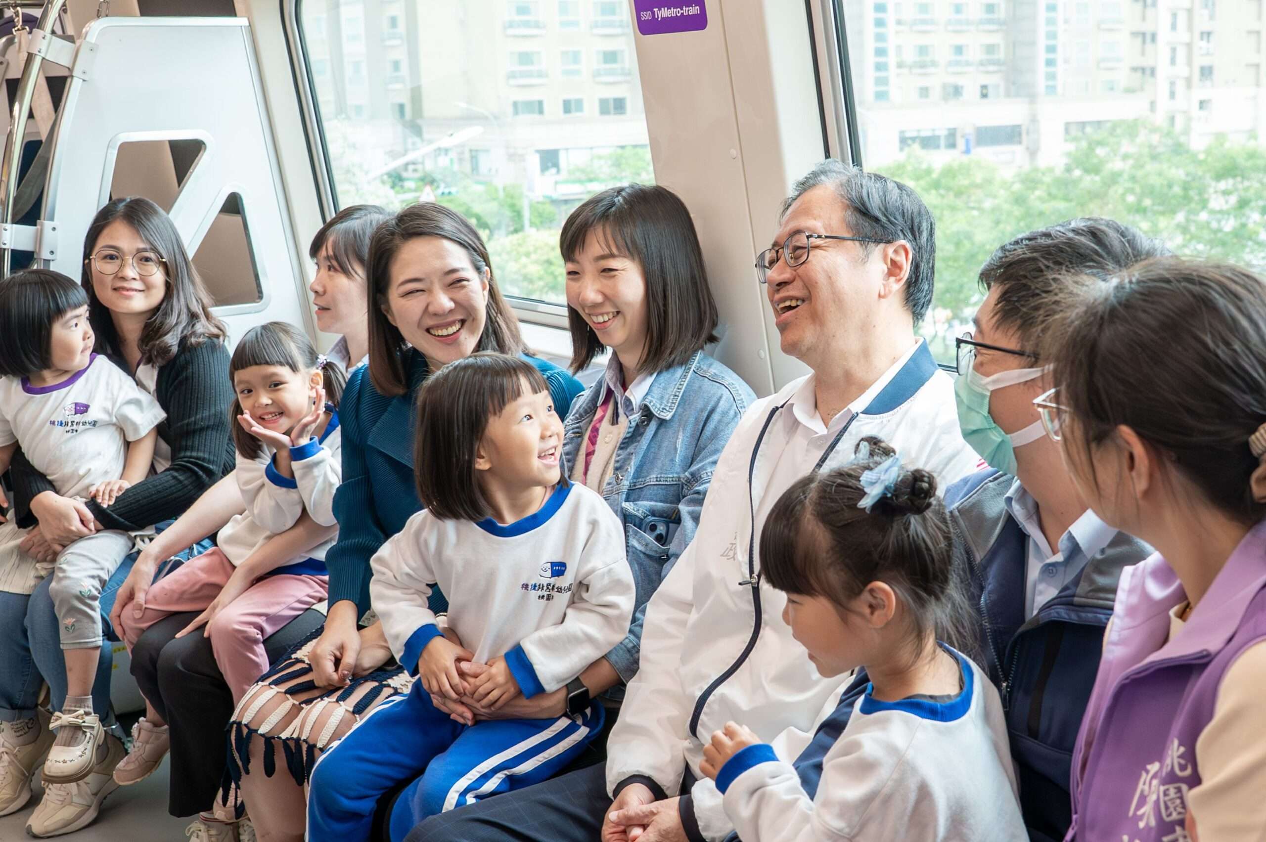 桃捷親子主題車廂搶先曝光!鶇鶇、懷特館長陪孩童出遊 桃捷親子主題車廂搶先曝光!鶇鶇、懷特館長陪孩童出遊