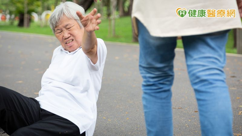 七旬婦壓迫性骨折 「微創治療」助恢復行動力! 七旬婦壓迫性骨折 「微創治療」助恢復行動力!