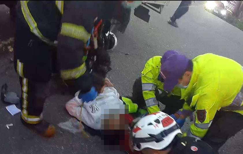 桃園16歲少年車禍命危 坪頂消防「到院前啟動大量輸血」從鬼門關前救回