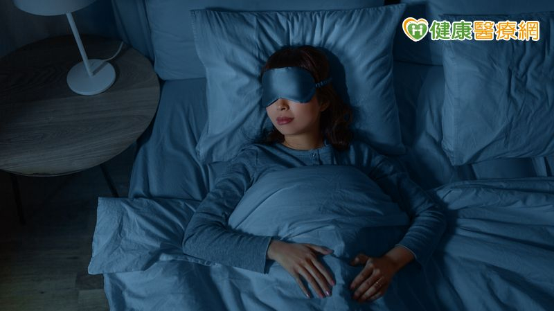 夜晚暴露強光下不只干擾睡眠!研究揭:心衰竭風險增逾5成 夜晚暴露強光下不只干擾睡眠!研究揭:心衰竭風險增逾5成