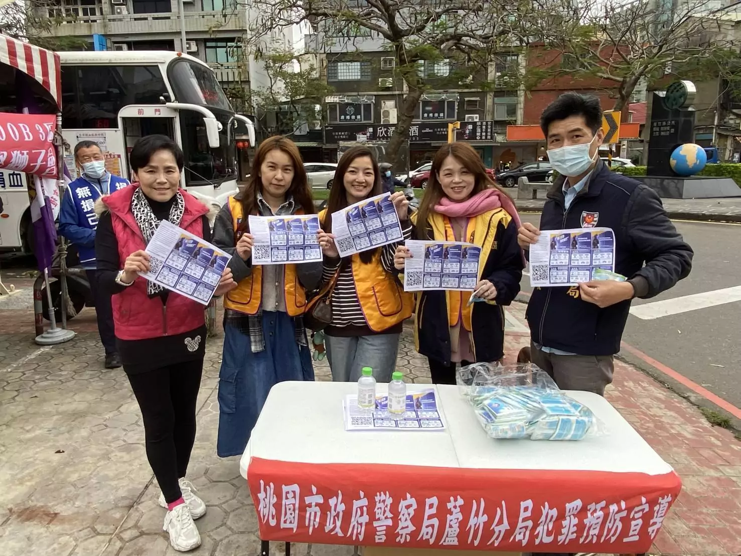 蘆竹警結合捐血送法治教育 提醒移工別借存摺、拒當詐騙車手 蘆竹警結合捐血送法治教育 提醒移工別借存摺、拒當詐騙車手