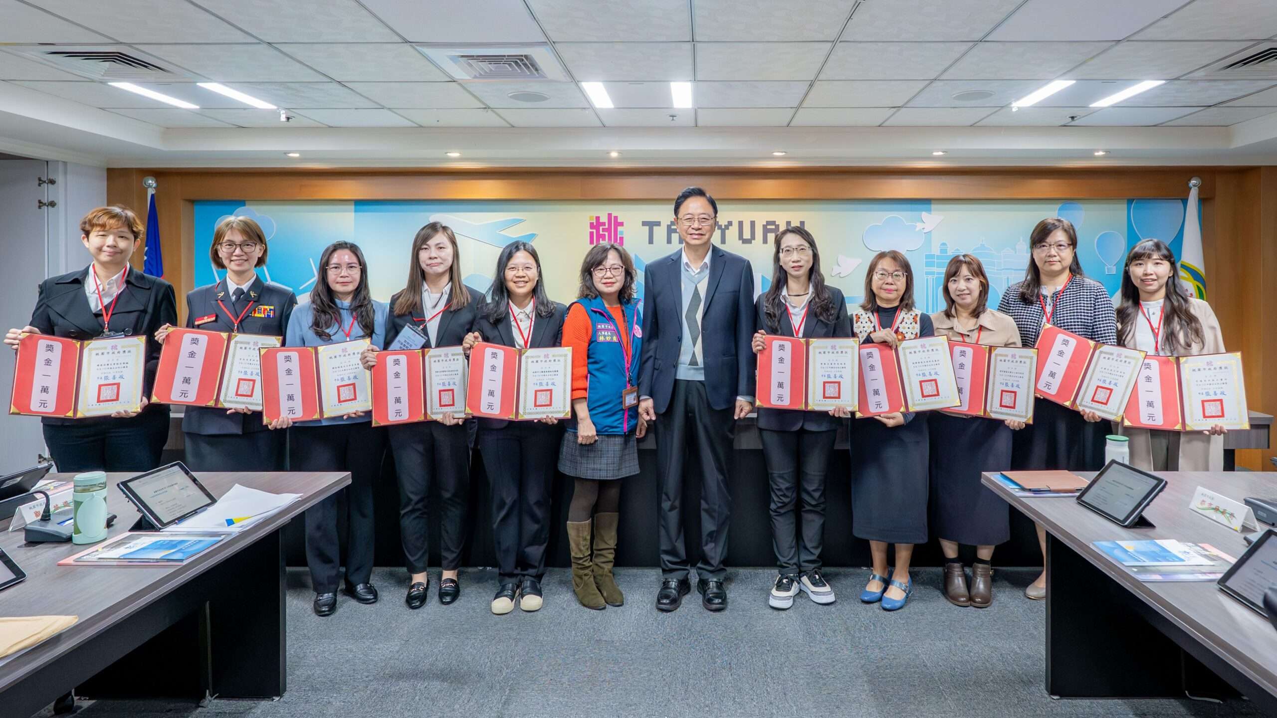 桃園肯定10傑出女性公務員貢獻 發萬元獎金、3天公假勉勵士氣