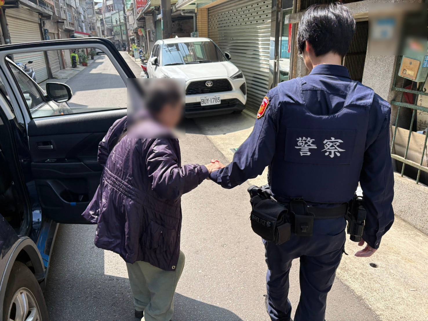 鼻酸!平鎮失智婦迷路哭喊「要找兒子」 里長不忍吐真相:剛離世 854152 0