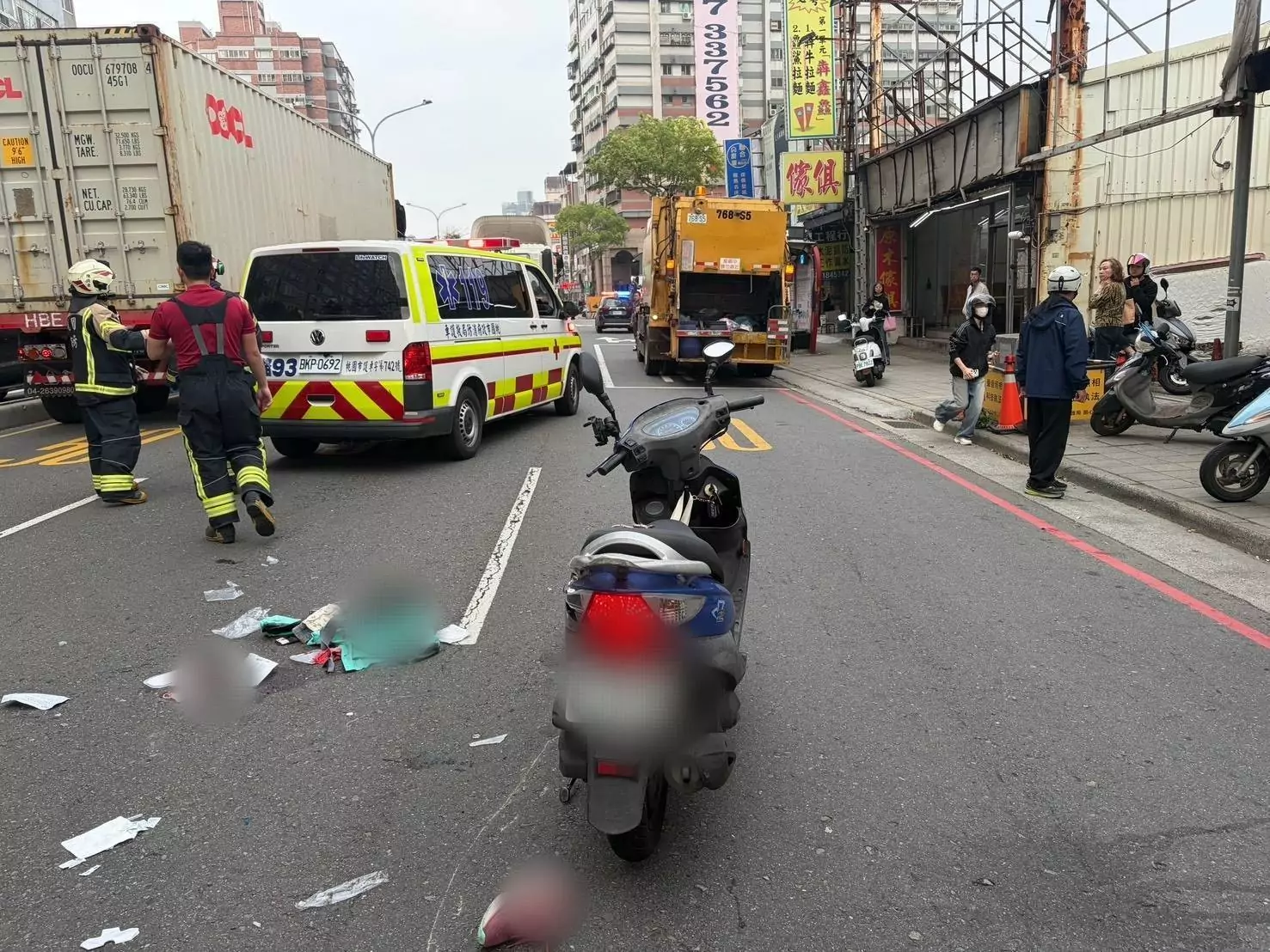 【有片】八德死亡車禍!母載1歲女閃垃圾車遭輾 送醫後傷重不治 【有片】八德死亡車禍!母載1歲女閃垃圾車遭輾 送醫後傷重不治