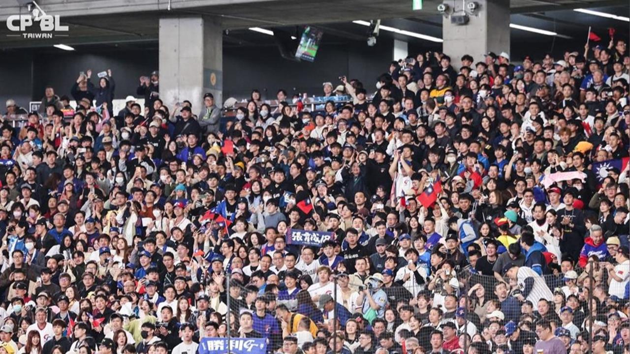 經典賽義大利休息室狂喝咖啡 網笑:台灣需要放「她」 經典賽義大利休息室狂喝咖啡 網笑:台灣需要放「她」