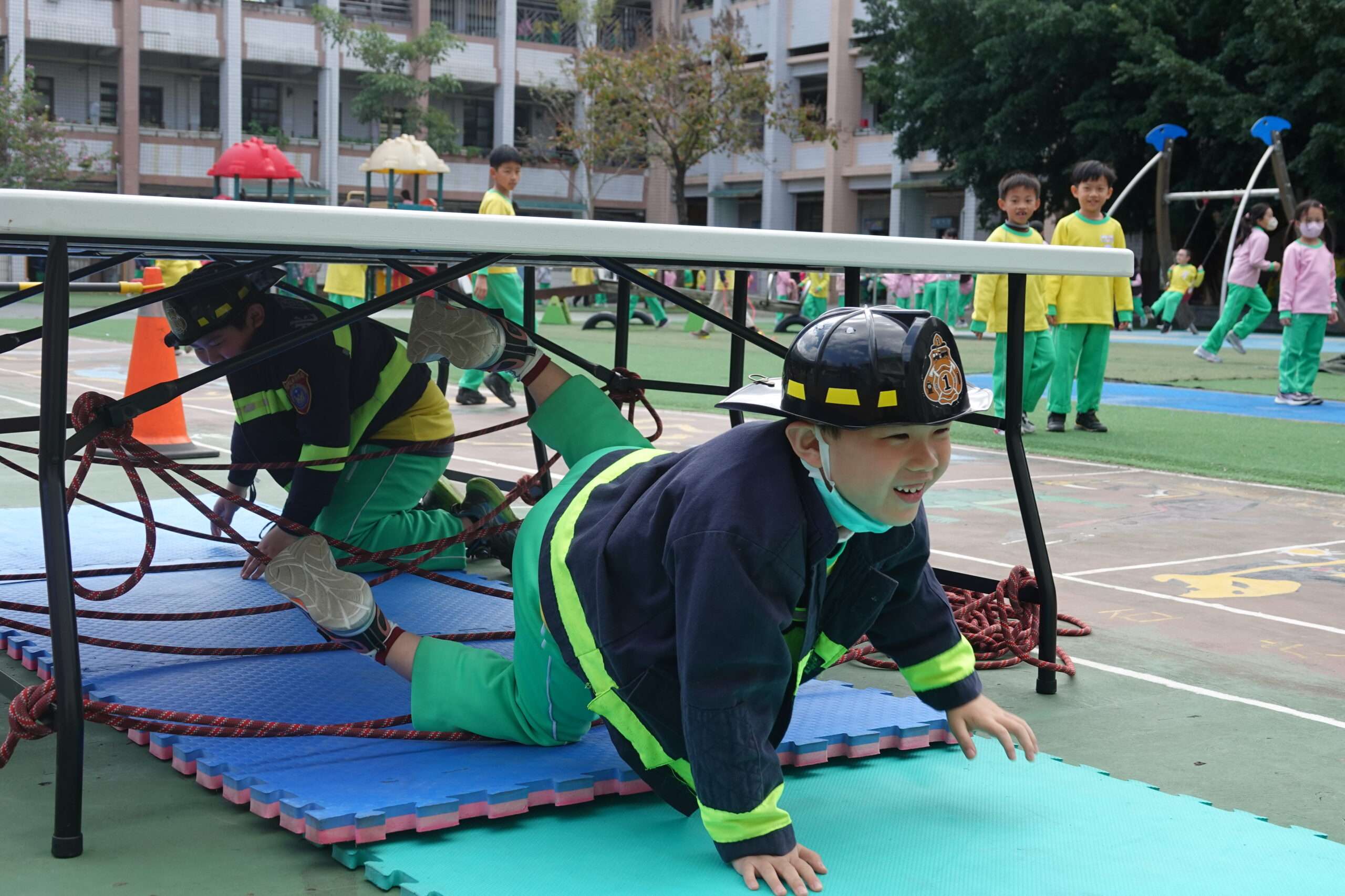 大林消防分隊前進校園防火宣導 棒球9宮格、濃煙逃生趣味傳遞知識