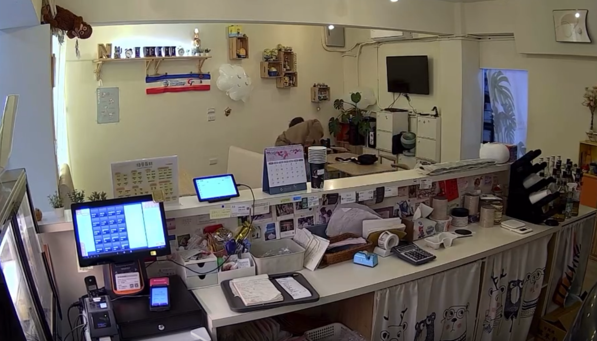 桃園竊案!男戴手套偷皮包過程全都錄 警已掌握身分 桃園竊案!男戴手套偷皮包過程全都錄 警已掌握身分