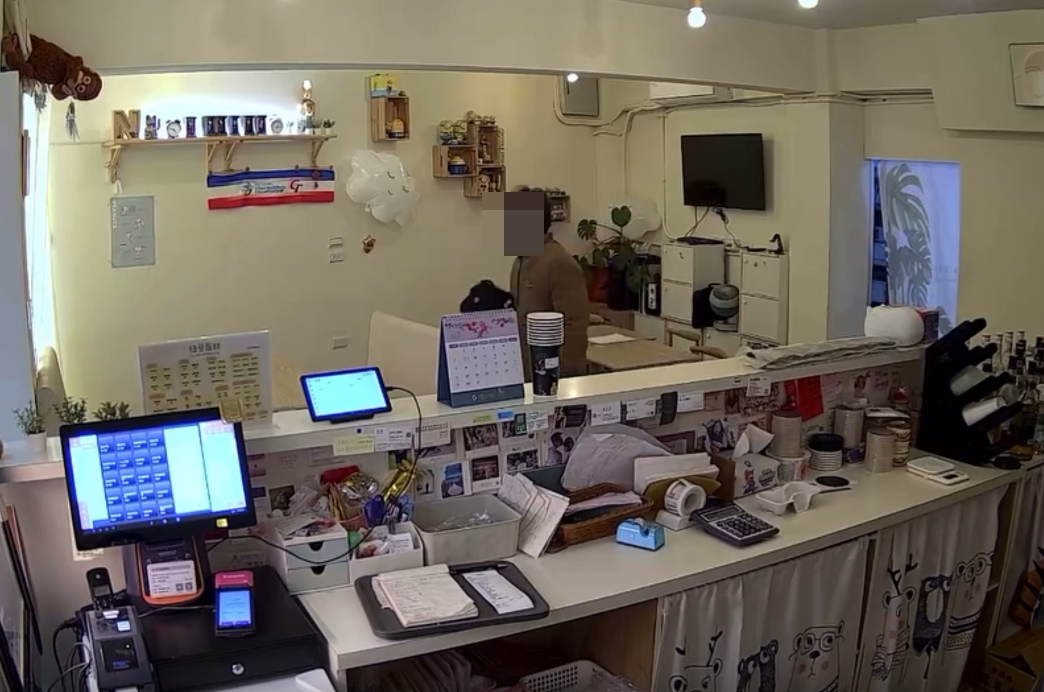 桃園竊案!男戴手套偷皮包過程全都錄 警已掌握身分 Geqq5 3