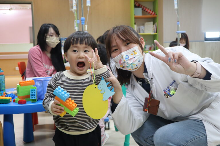 部桃「玩具故事車」寓教於樂 說書結合手作帶孩童學習面對情緒