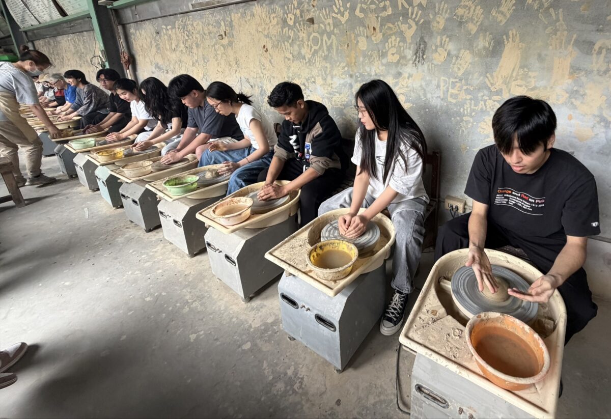 開南大學促進多元文化交流 國際生體驗手拉坯領略台灣傳藝 S 118972464 0