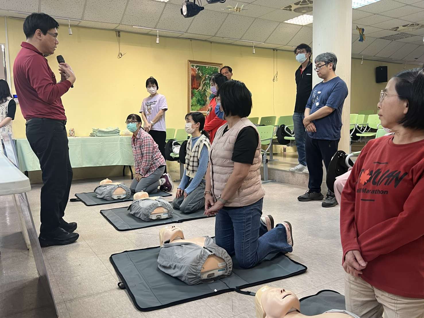 救人不能等!迴龍消防前進福源國小「教師先行」精進CPR、AED技能 救人不能等!迴龍消防前進福源國小「教師先行」精進CPR、AED技能