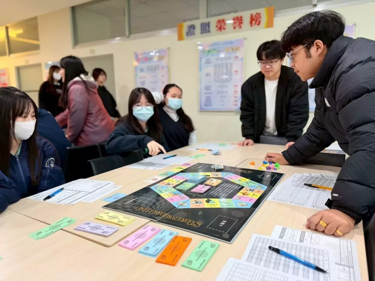桃竹苗分署攜手國高中開80場講座 助學子參訪企業提前確立職涯方向 S 142991449 0