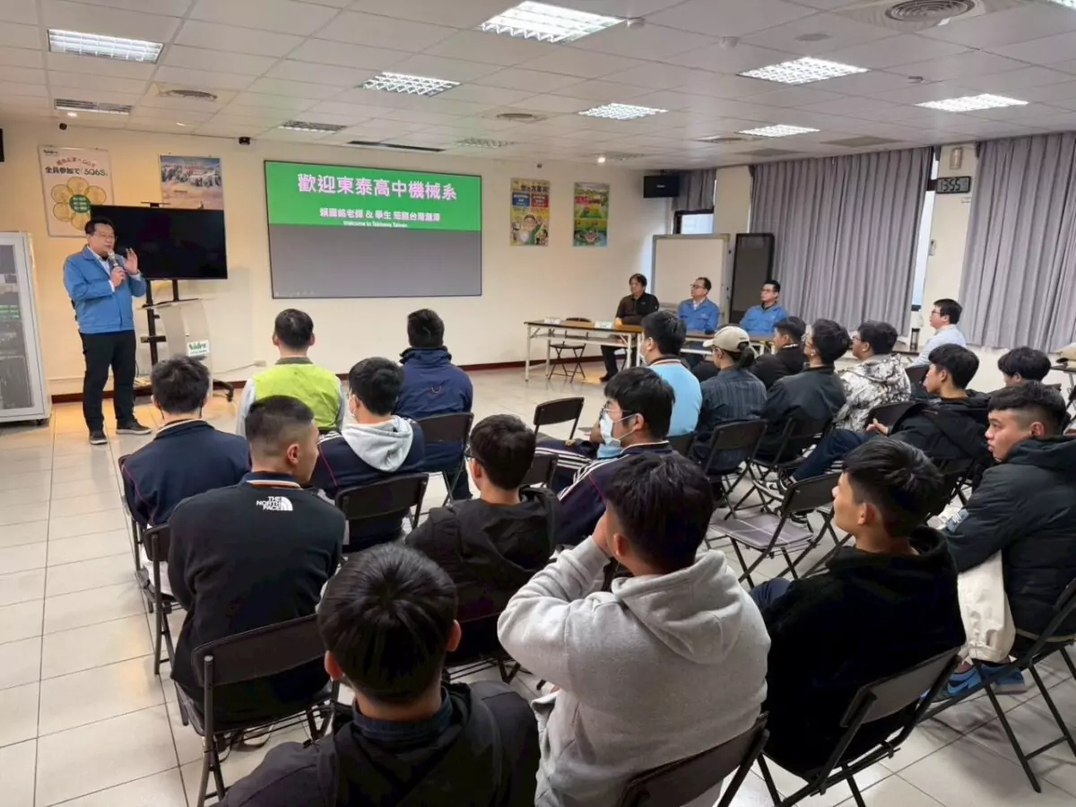 桃竹苗分署攜手國高中開80場講座 助學子參訪企業提前確立職涯方向 S 142991450 0