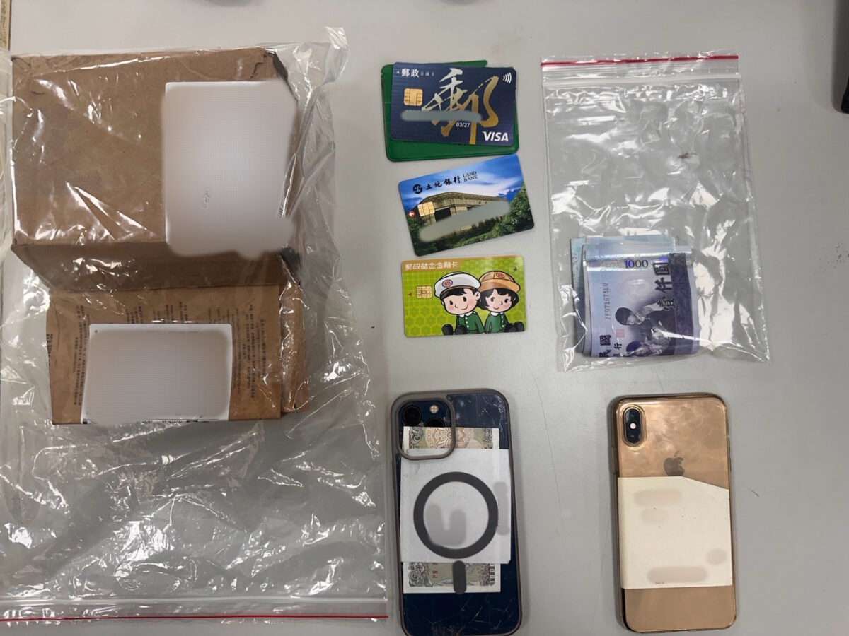 車手領「卡片包裹」遭機警店員通報 警40分鐘逮2移工阻詐 S 21520431